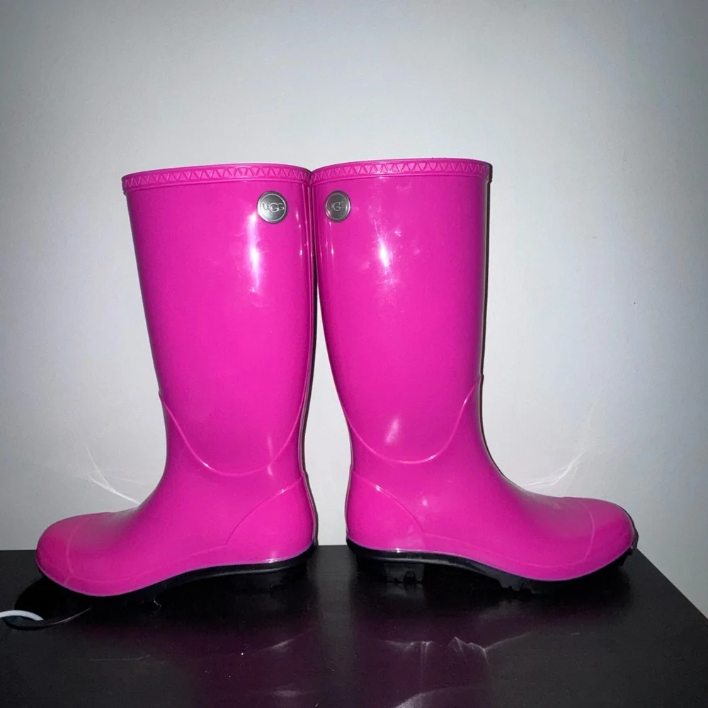 UGG Rain Boots Size 7